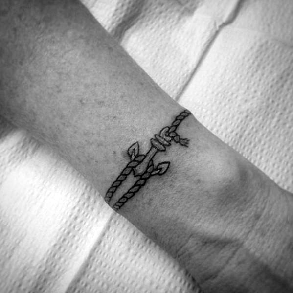 tatuaje ancla simple para hombre 26