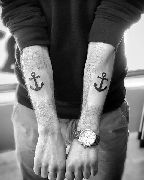 tatuaje ancla simple para hombre 32