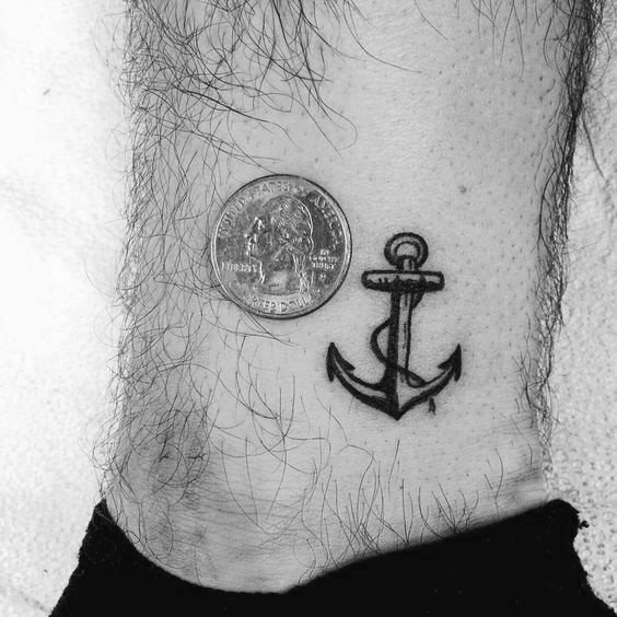 tatuaje ancla simple para hombre 44
