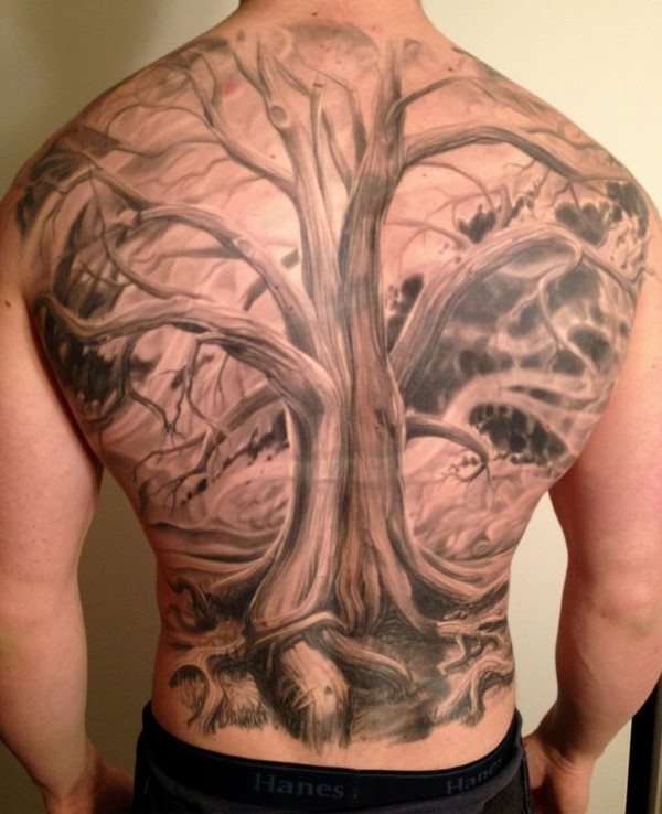 tatuaje arbol espalda para hombre 01