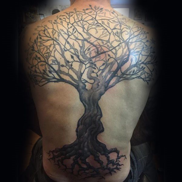 tatuaje arbol espalda para hombre 08