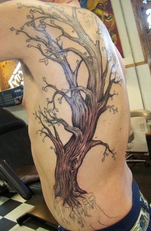 tatuaje arbol espalda para hombre 14