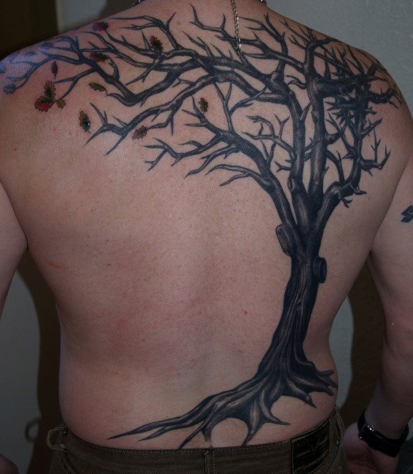 tatuaje arbol espalda para hombre 19