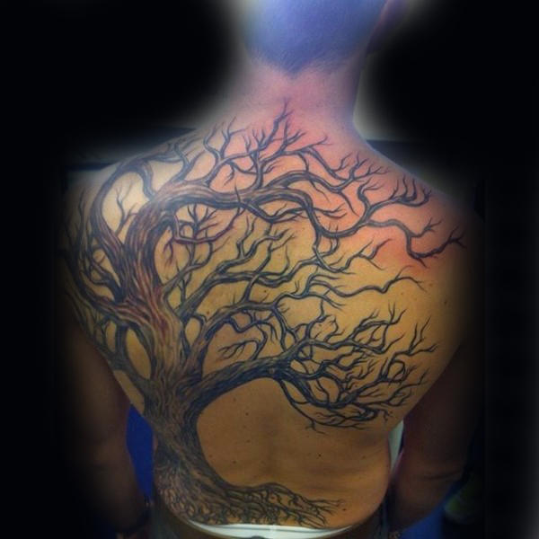 tatuaje arbol espalda para hombre 27