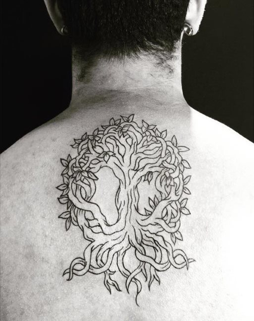 tatuaje arbol espalda para hombre 29