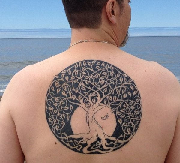 tatuaje arbol espalda para hombre 36