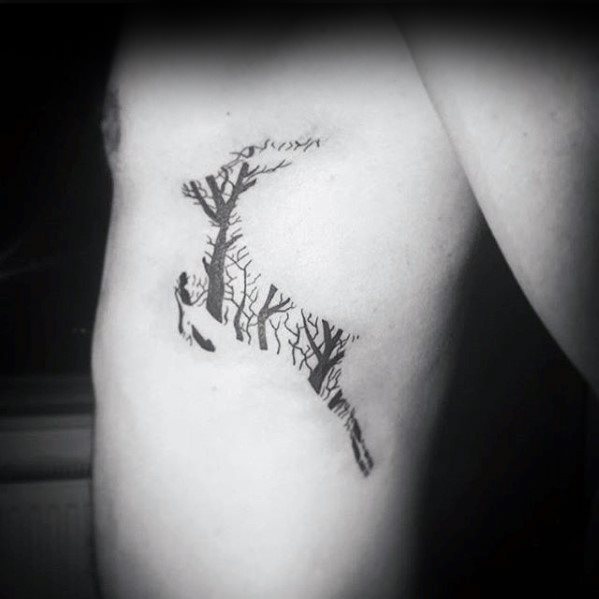 tatuaje arbol simple para hombre 03