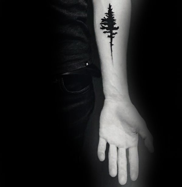 tatuaje arbol simple para hombre 08