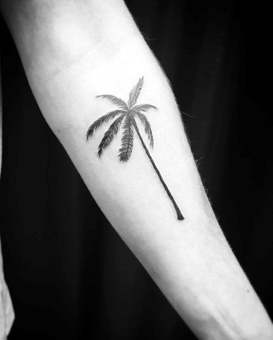 tatuaje arbol simple para hombre 09