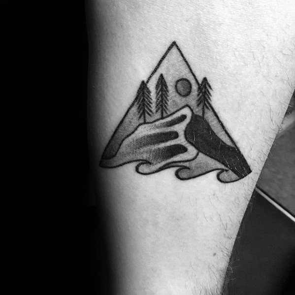 tatuaje arbol simple para hombre 21