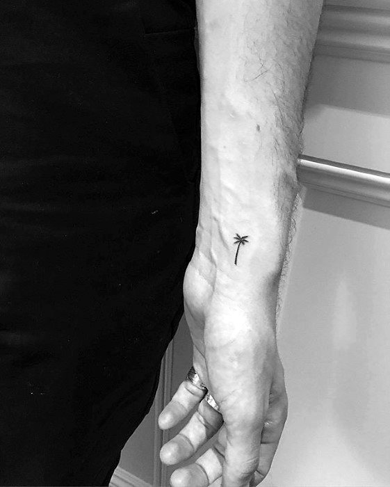 tatuaje arbol simple para hombre 29