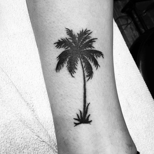 tatuaje arbol simple para hombre 38