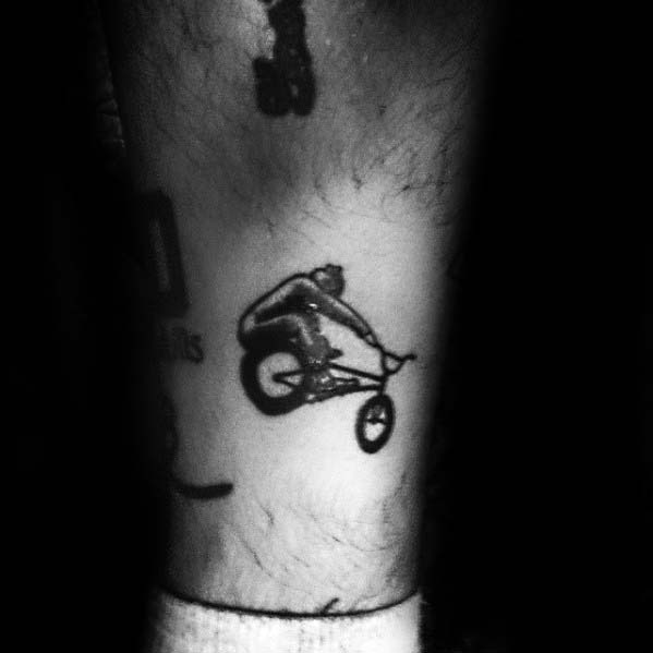 tatuaje bicicleta bmx para hombre 36