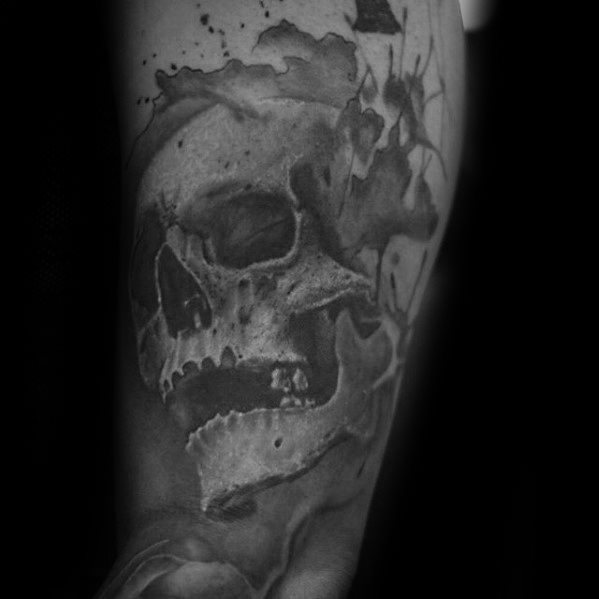 tatuaje calavera acuarela para hombre 12