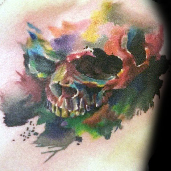 tatuaje calavera acuarela para hombre 34