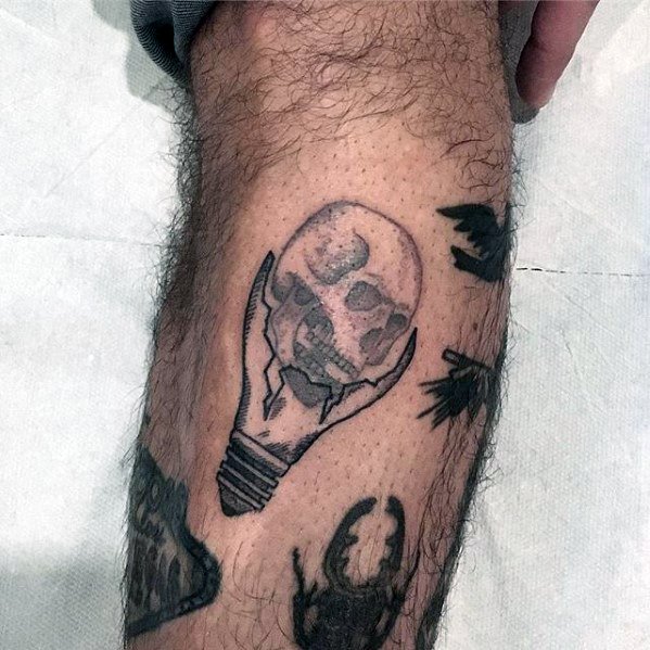 tatuaje calavera simple para hombre 03