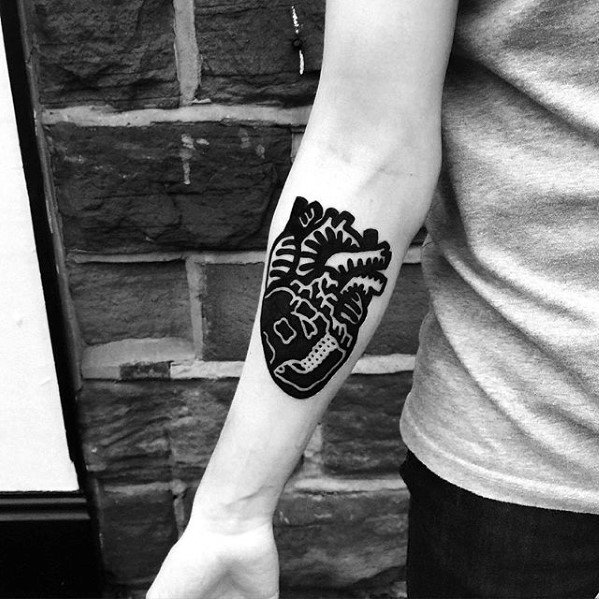 tatuaje calavera simple para hombre 04