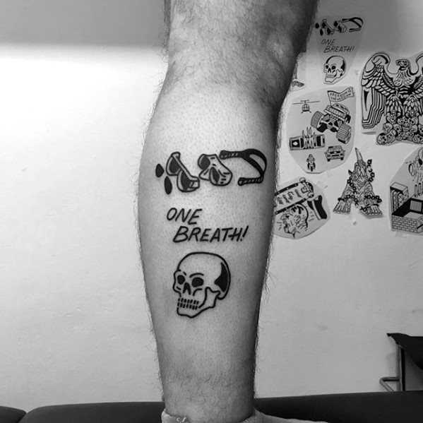 tatuaje calavera simple para hombre 16