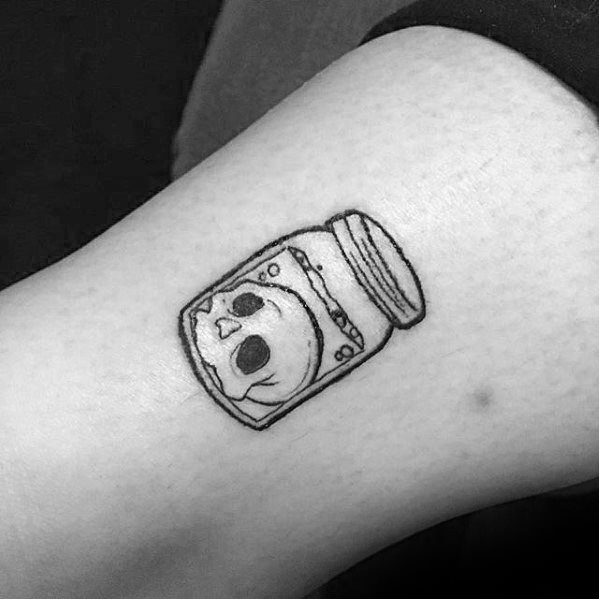 tatuaje calavera simple para hombre 22