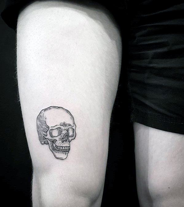 tatuaje calavera simple para hombre 26
