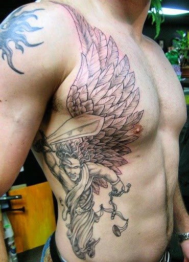 tatuaje costillas para hombre 07