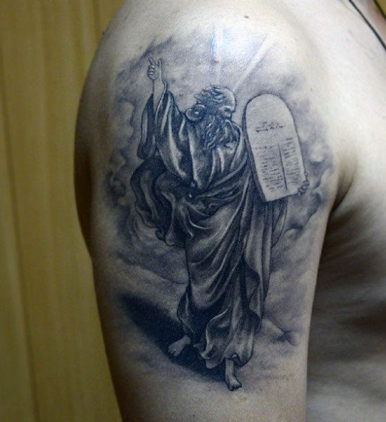 tatuaje cristiano para hombre 09