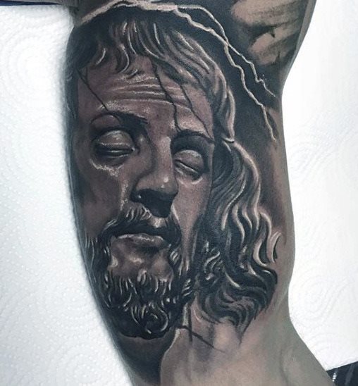 tatuaje cristiano para hombre 32