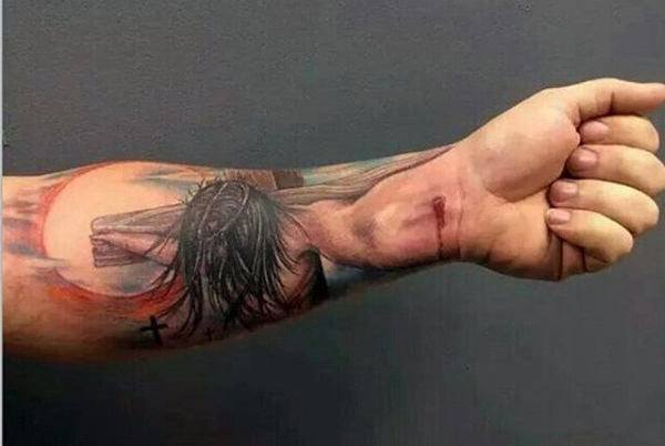 tatuaje cristiano para hombre 40