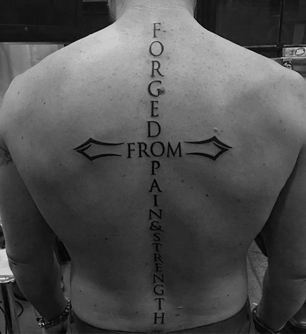 tatuaje cruz simple para hombre 05
