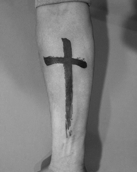 tatuaje cruz simple para hombre 12