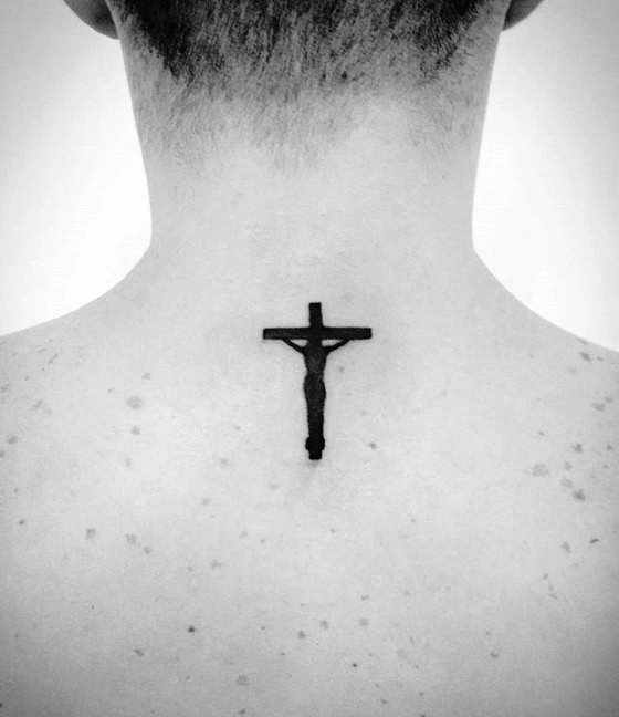 tatuaje cruz simple para hombre 13