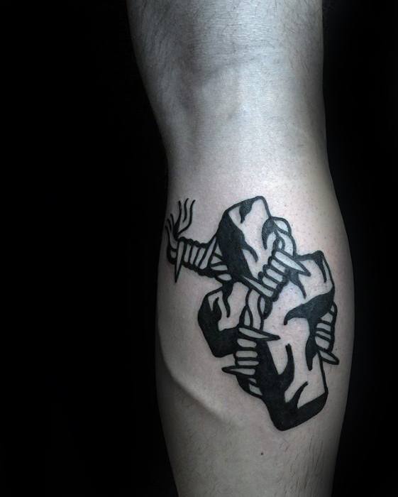 tatuaje cruz simple para hombre 17