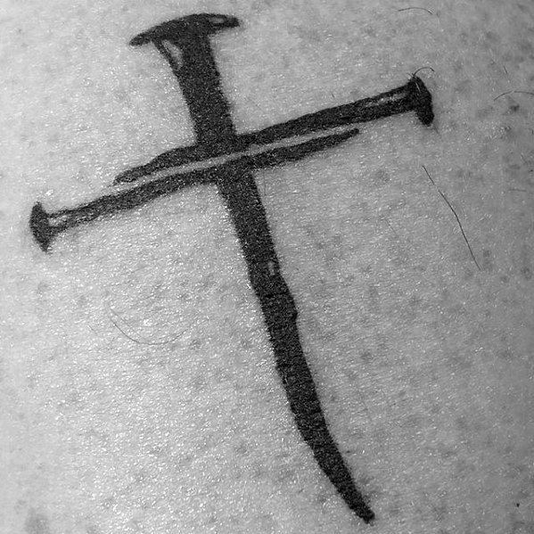 tatuaje cruz simple para hombre 25