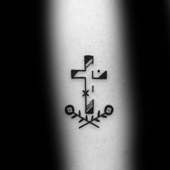 tatuaje cruz simple para hombre 29