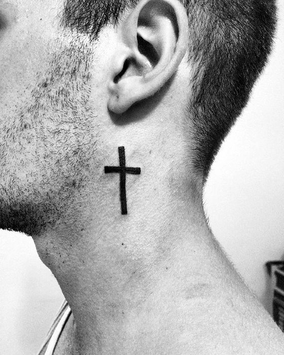 tatuaje cruz simple para hombre 35