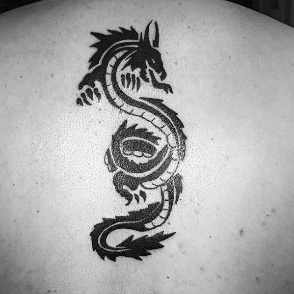 tatuaje dragon simple para hombre 08