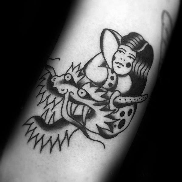 tatuaje dragon simple para hombre 11