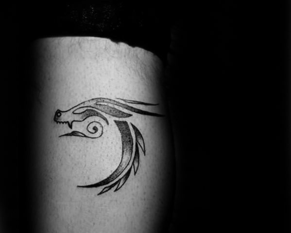 tatuaje dragon simple para hombre 13