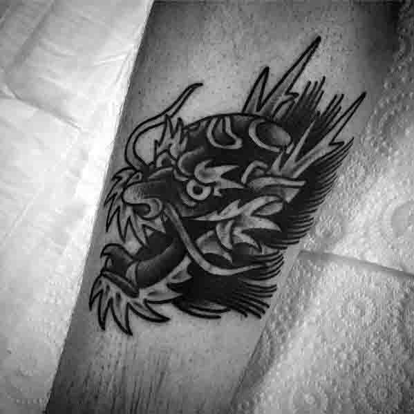 tatuaje dragon simple para hombre 31