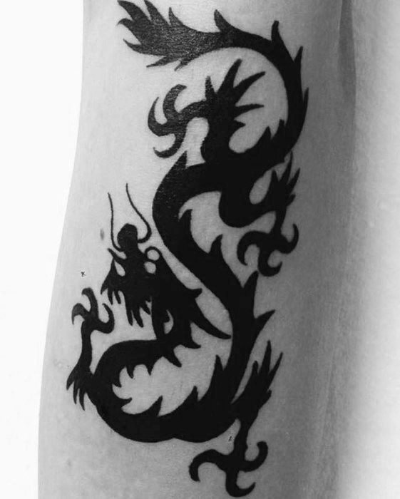 tatuaje dragon simple para hombre 32