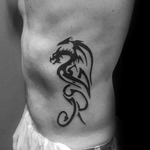 tatuaje dragon simple para hombre 39