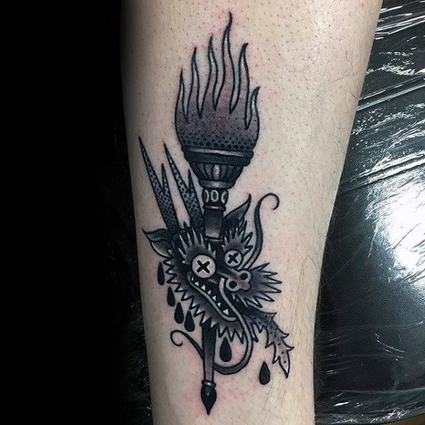 tatuaje dragon simple para hombre 50