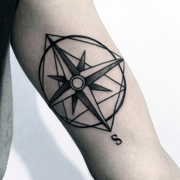 tatuaje estrella simple para hombre 02