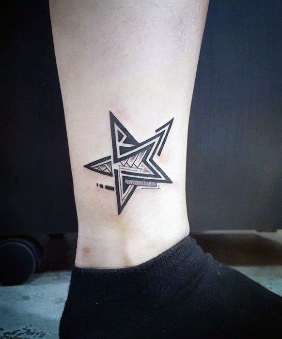 tatuaje estrella simple para hombre 03