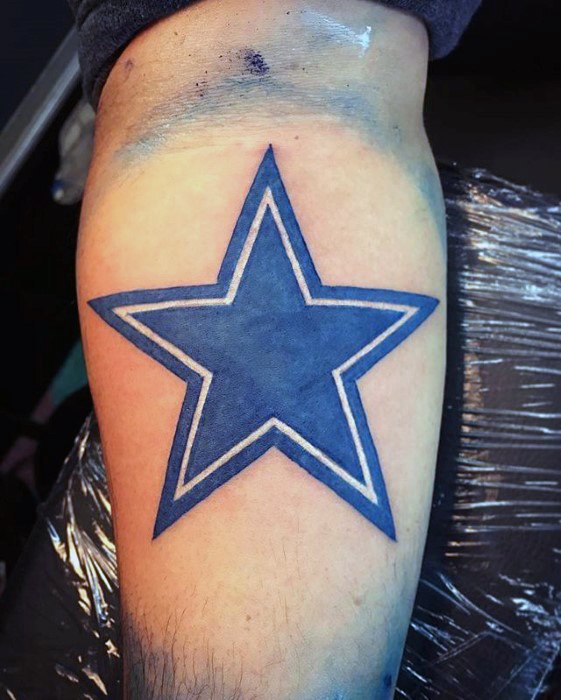 tatuaje estrella simple para hombre 10