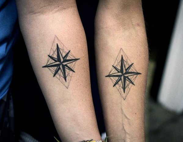 tatuaje estrella simple para hombre 16