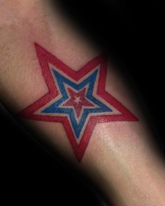 tatuaje estrella simple para hombre 20