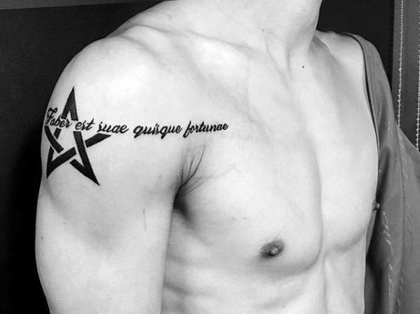 tatuaje estrella simple para hombre 23