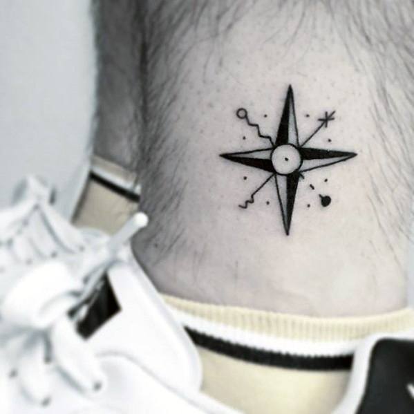 tatuaje estrella simple para hombre 25
