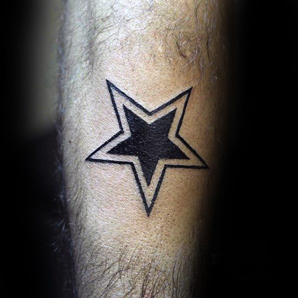 tatuaje estrella simple para hombre 27